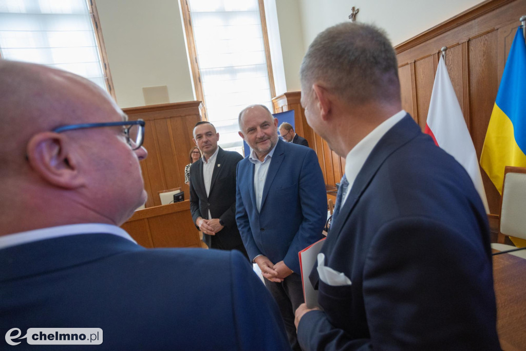 Nowe umowy FEdKP: ekologiczny transport miejski...