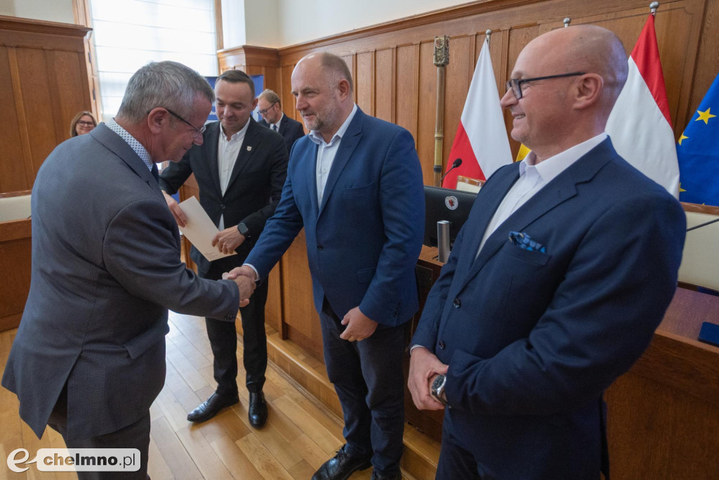 Nowe umowy FEdKP: ekologiczny transport miejski...