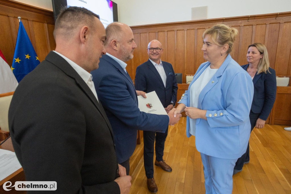 Nowe umowy FEdKP: ekologiczny transport miejski...