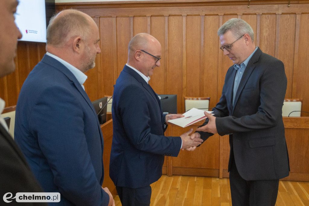 Nowe umowy FEdKP: ekologiczny transport miejski...