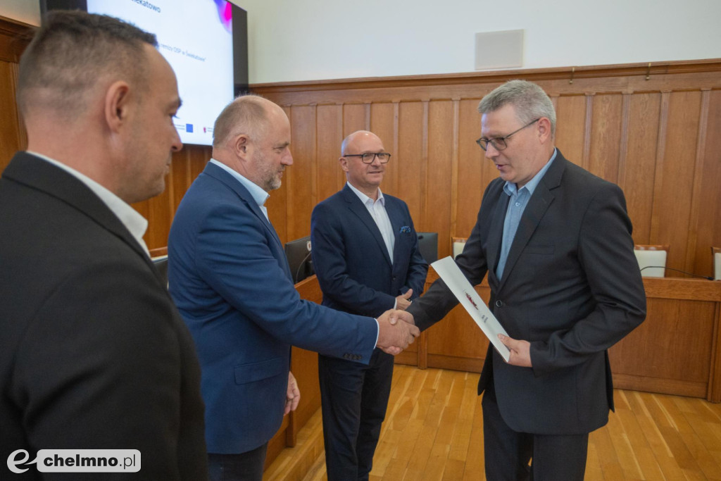 Nowe umowy FEdKP: ekologiczny transport miejski...
