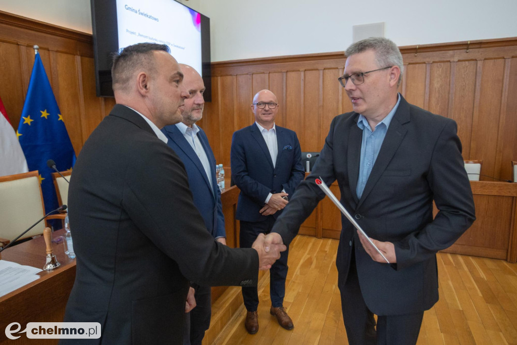 Nowe umowy FEdKP: ekologiczny transport miejski...