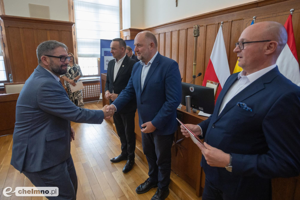 Nowe umowy FEdKP: ekologiczny transport miejski...