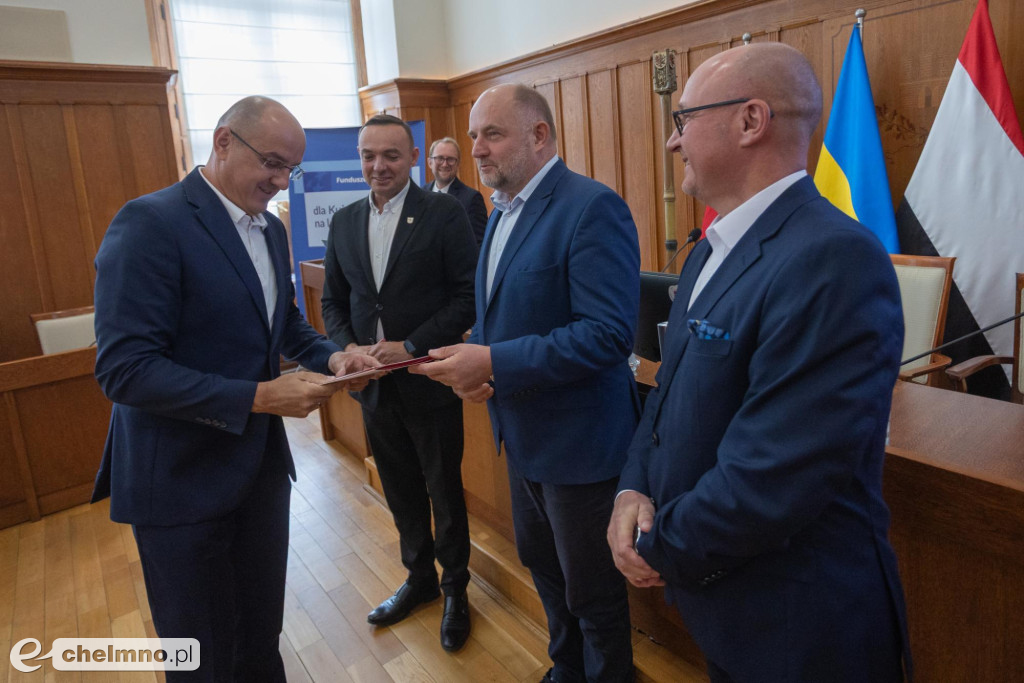Nowe umowy FEdKP: ekologiczny transport miejski...