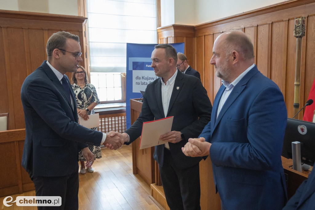 Nowe umowy FEdKP: ekologiczny transport miejski...