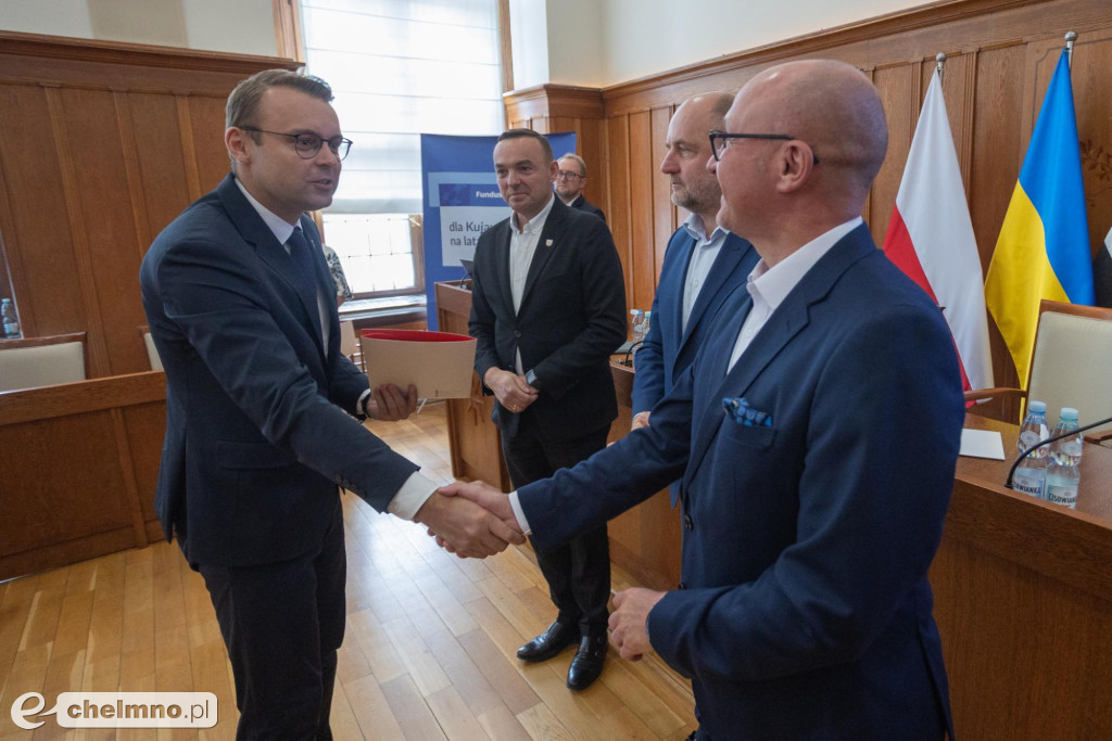 Nowe umowy FEdKP: ekologiczny transport miejski...