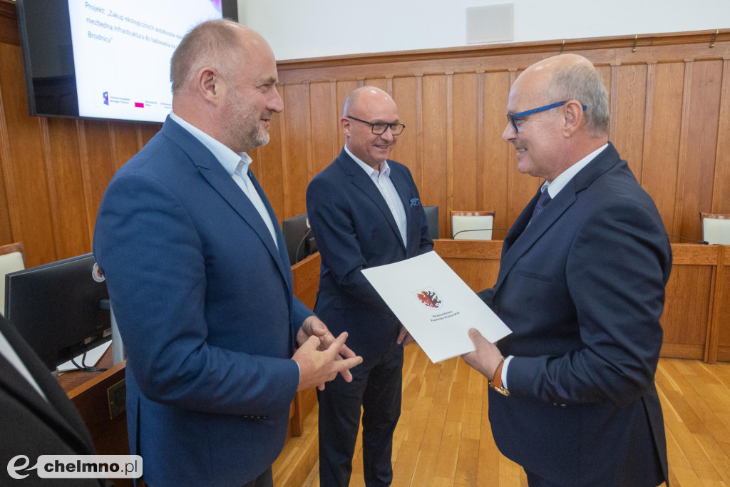 Nowe umowy FEdKP: ekologiczny transport miejski...