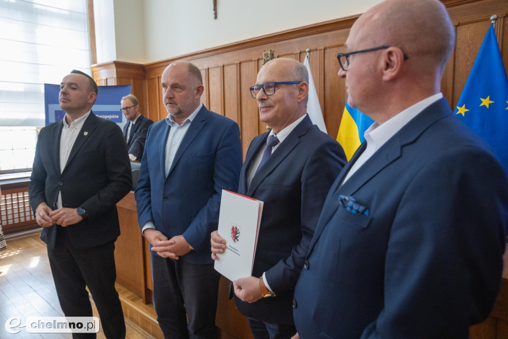 Nowe umowy FEdKP: ekologiczny transport miejski...