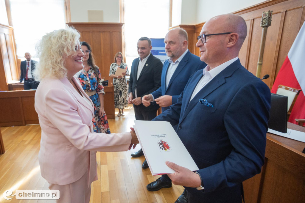 Nowe umowy FEdKP: ekologiczny transport miejski...