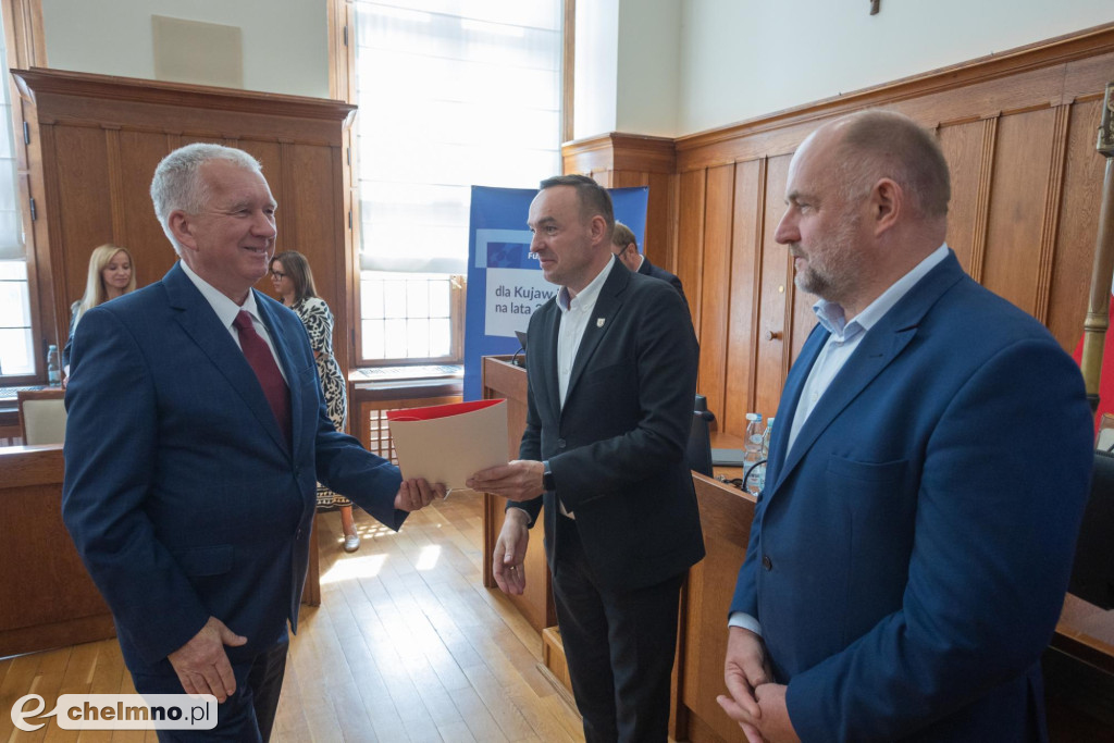 Nowe umowy FEdKP: ekologiczny transport miejski...