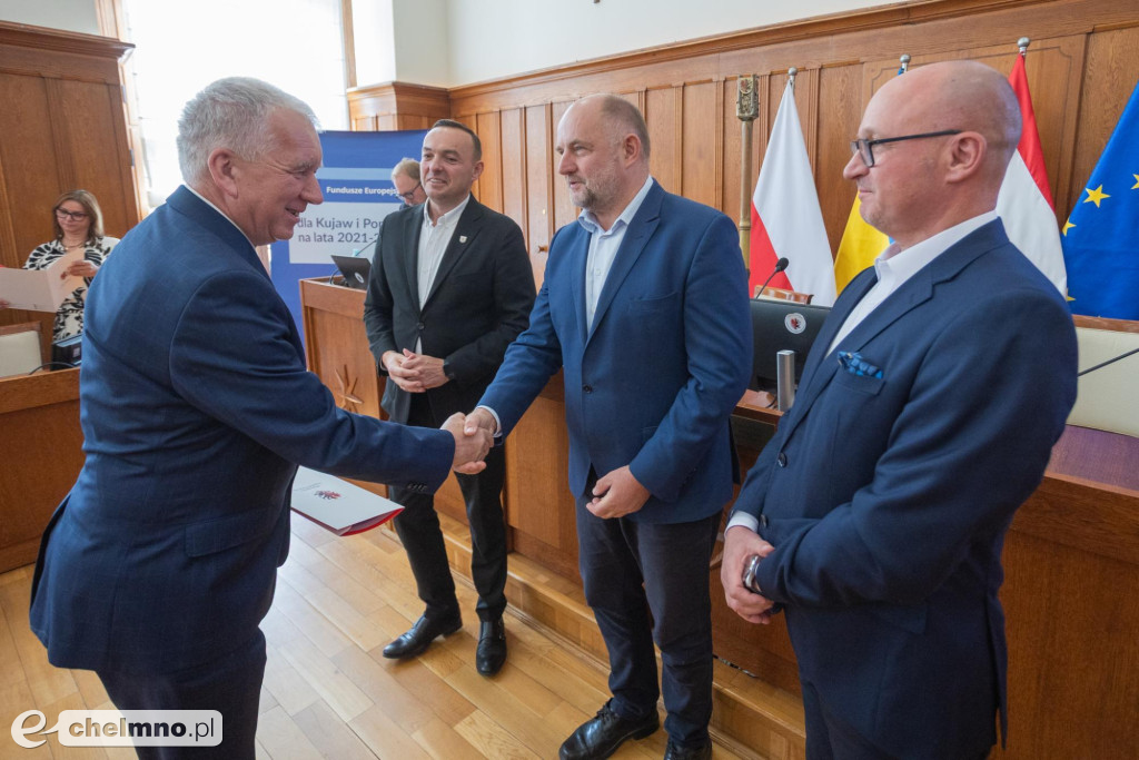 Nowe umowy FEdKP: ekologiczny transport miejski...