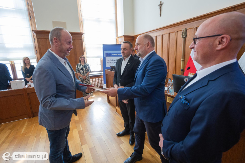 Nowe umowy FEdKP: ekologiczny transport miejski...