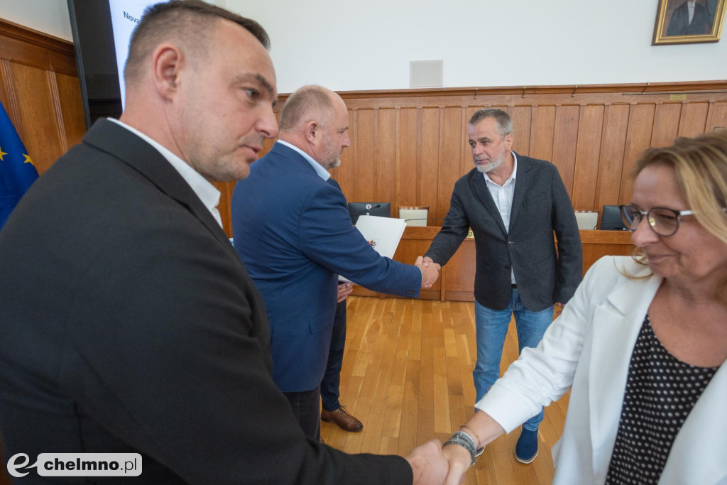 Nowe umowy FEdKP: ekologiczny transport miejski...
