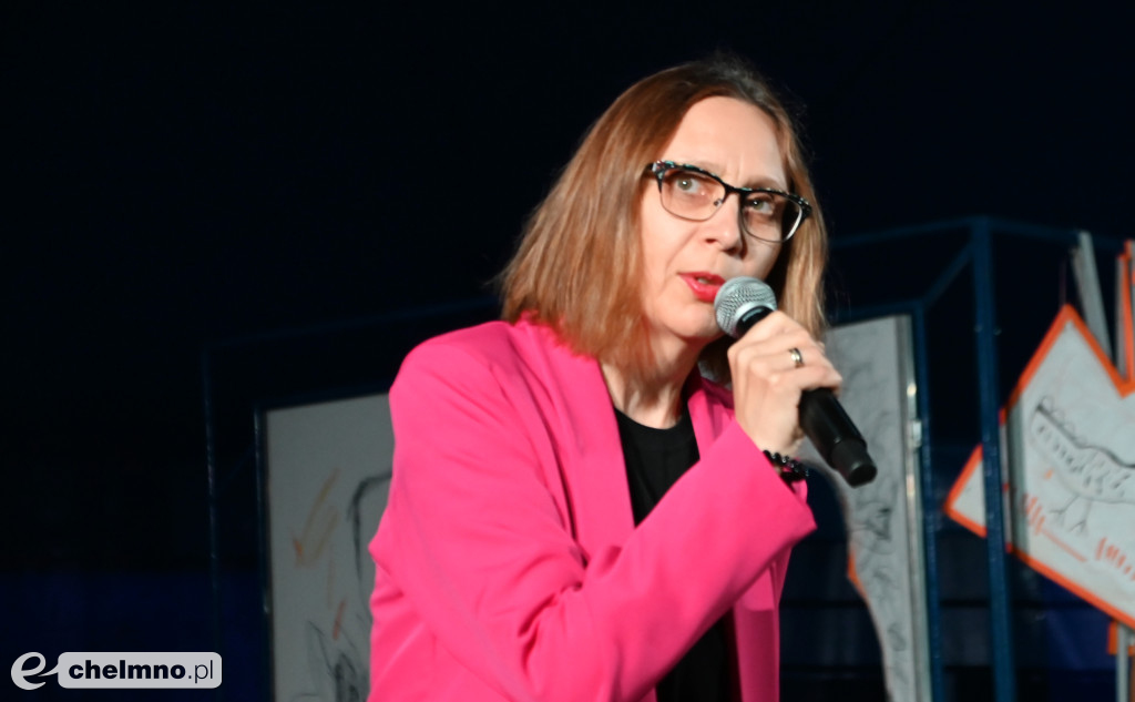 Magiczny teatr pod namiotem w Wabczu