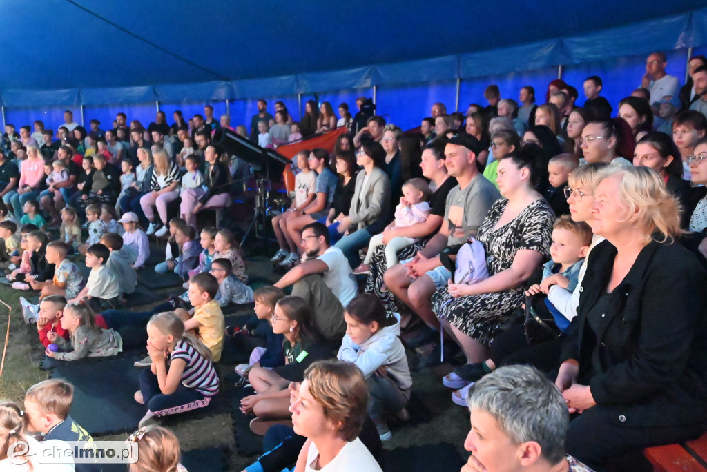 Magiczny teatr pod namiotem w Wabczu