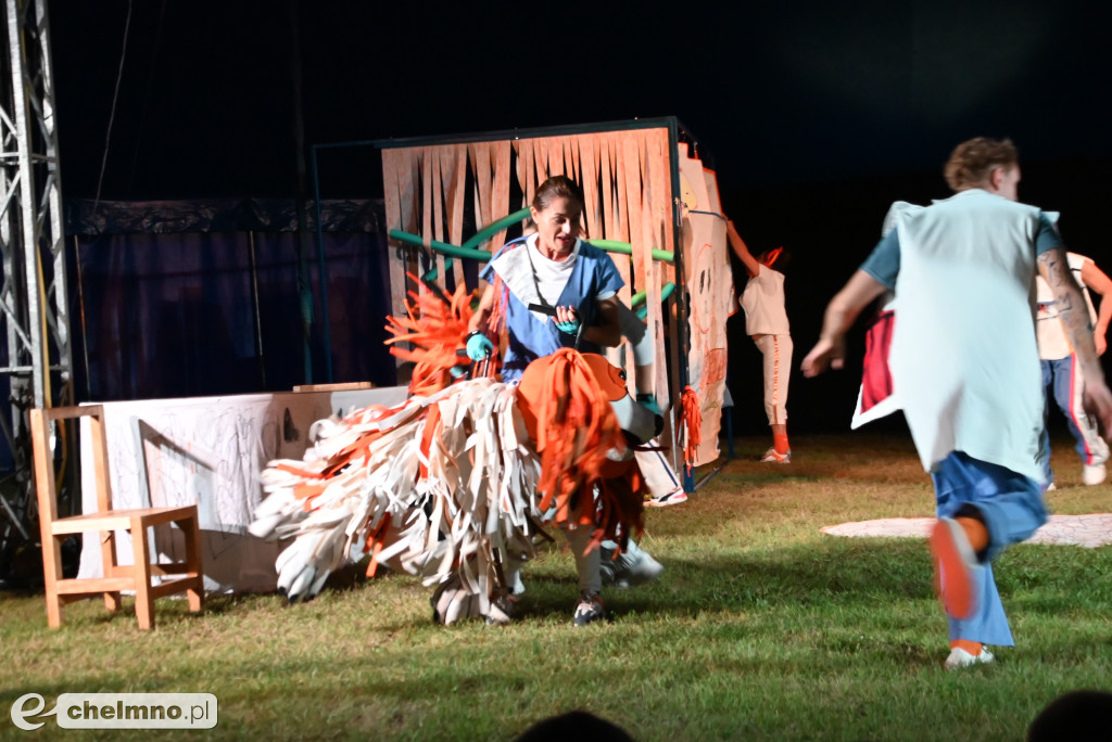 Magiczny teatr pod namiotem w Wabczu