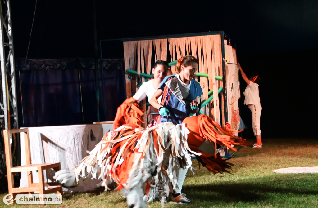 Magiczny teatr pod namiotem w Wabczu