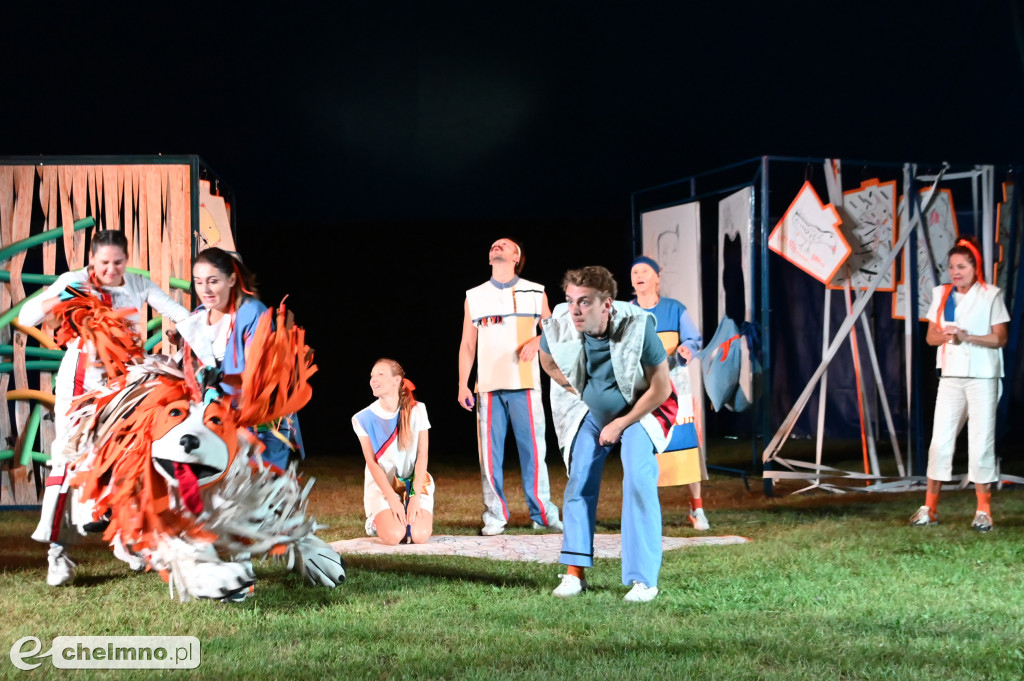 Magiczny teatr pod namiotem w Wabczu