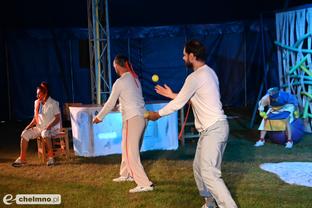 Magiczny teatr pod namiotem w Wabczu