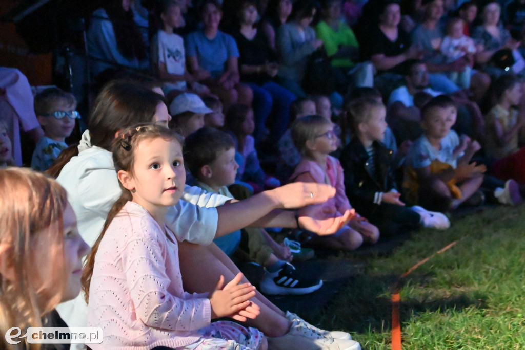 Magiczny teatr pod namiotem w Wabczu