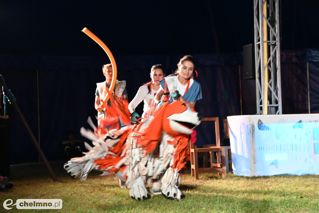 Magiczny teatr pod namiotem w Wabczu