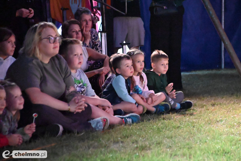 Magiczny teatr pod namiotem w Wabczu