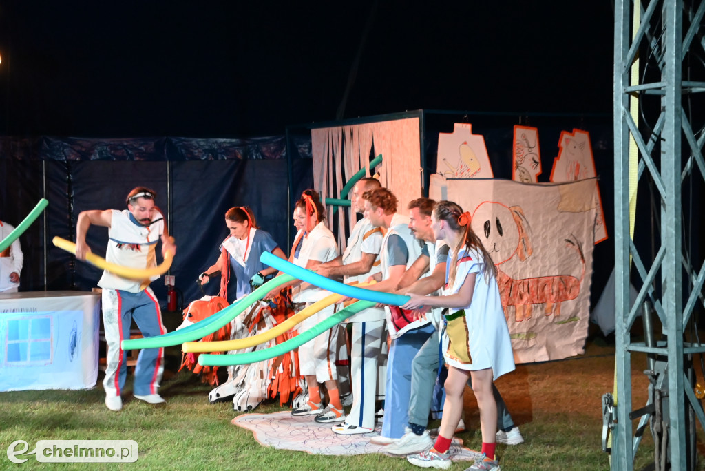 Magiczny teatr pod namiotem w Wabczu