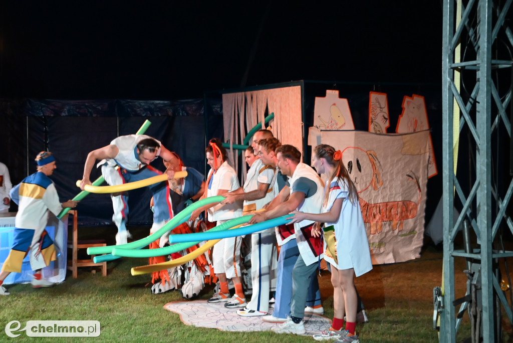 Magiczny teatr pod namiotem w Wabczu
