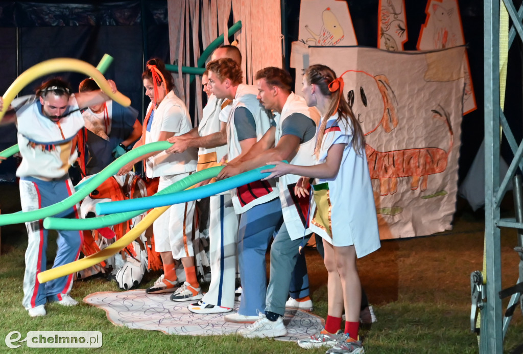 Magiczny teatr pod namiotem w Wabczu