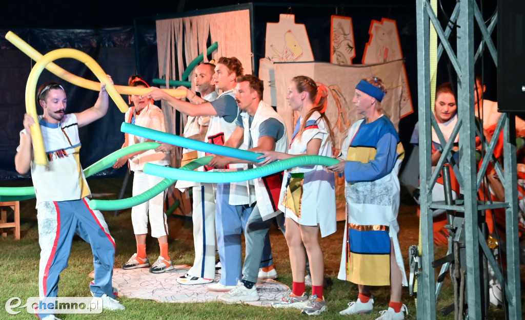 Magiczny teatr pod namiotem w Wabczu