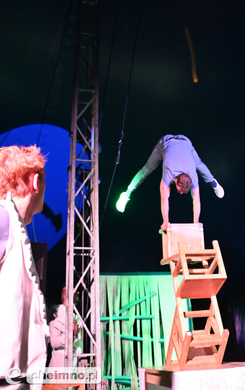Magiczny teatr pod namiotem w Wabczu
