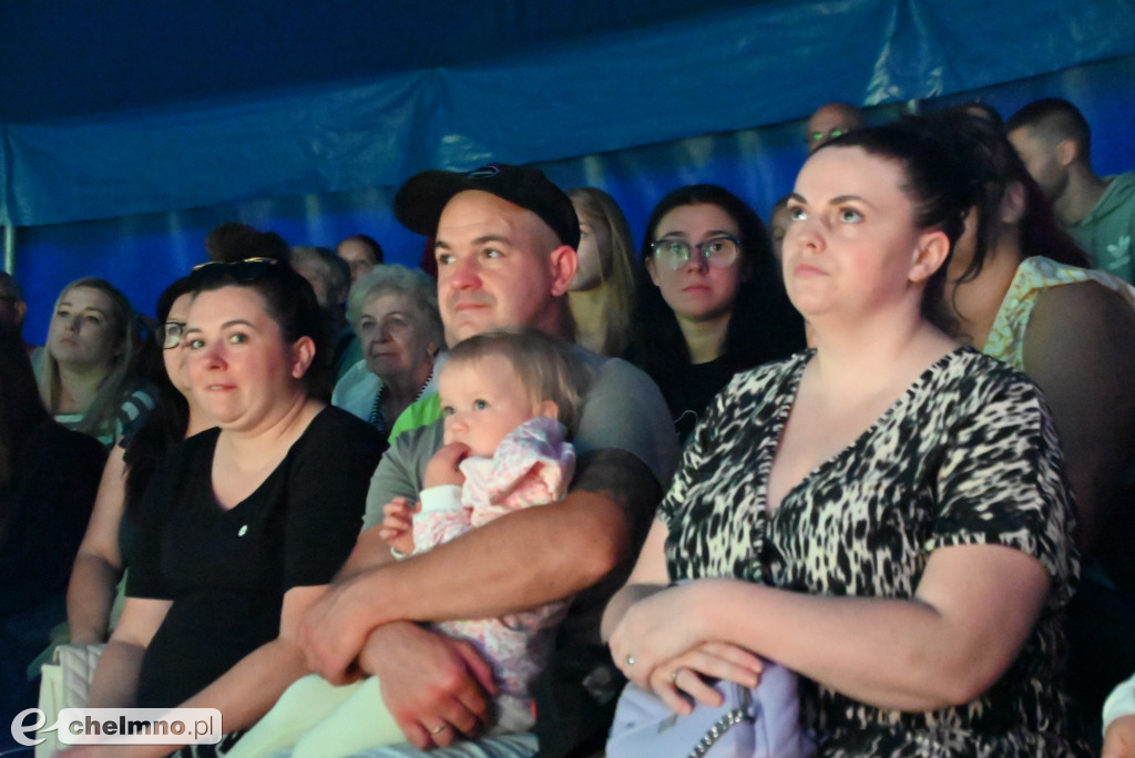 Magiczny teatr pod namiotem w Wabczu