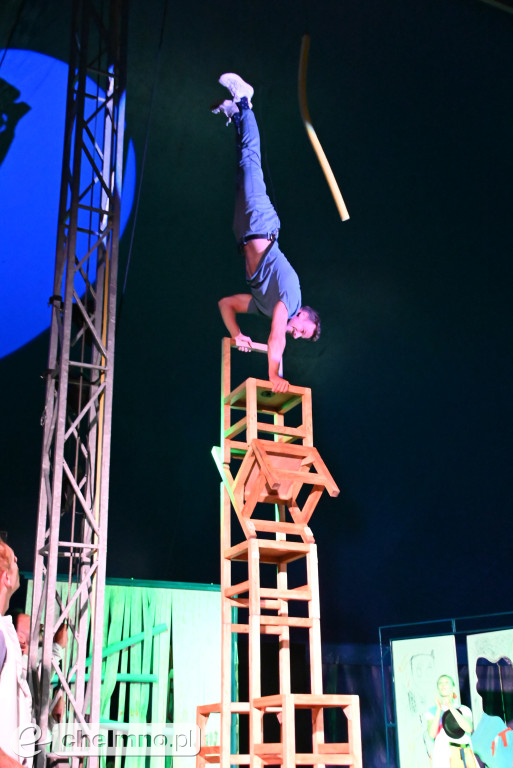 Magiczny teatr pod namiotem w Wabczu
