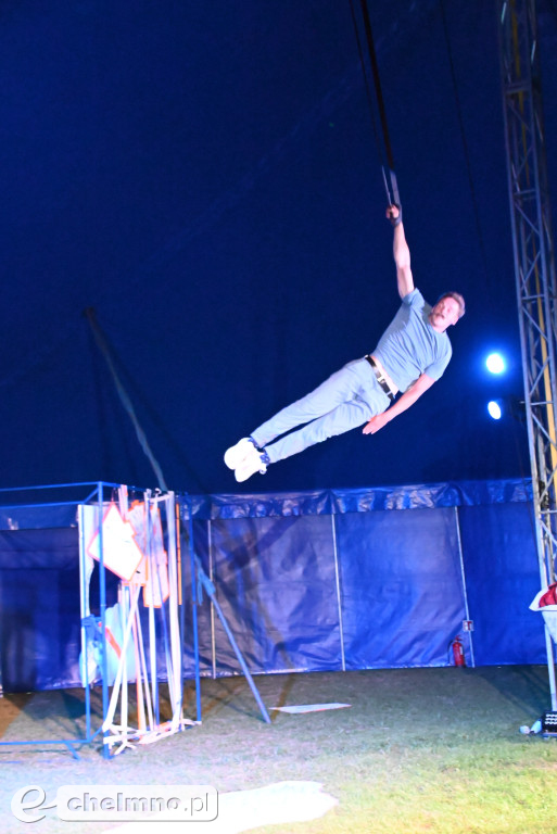 Magiczny teatr pod namiotem w Wabczu