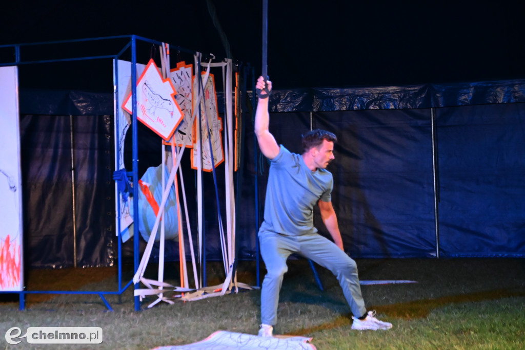 Magiczny teatr pod namiotem w Wabczu