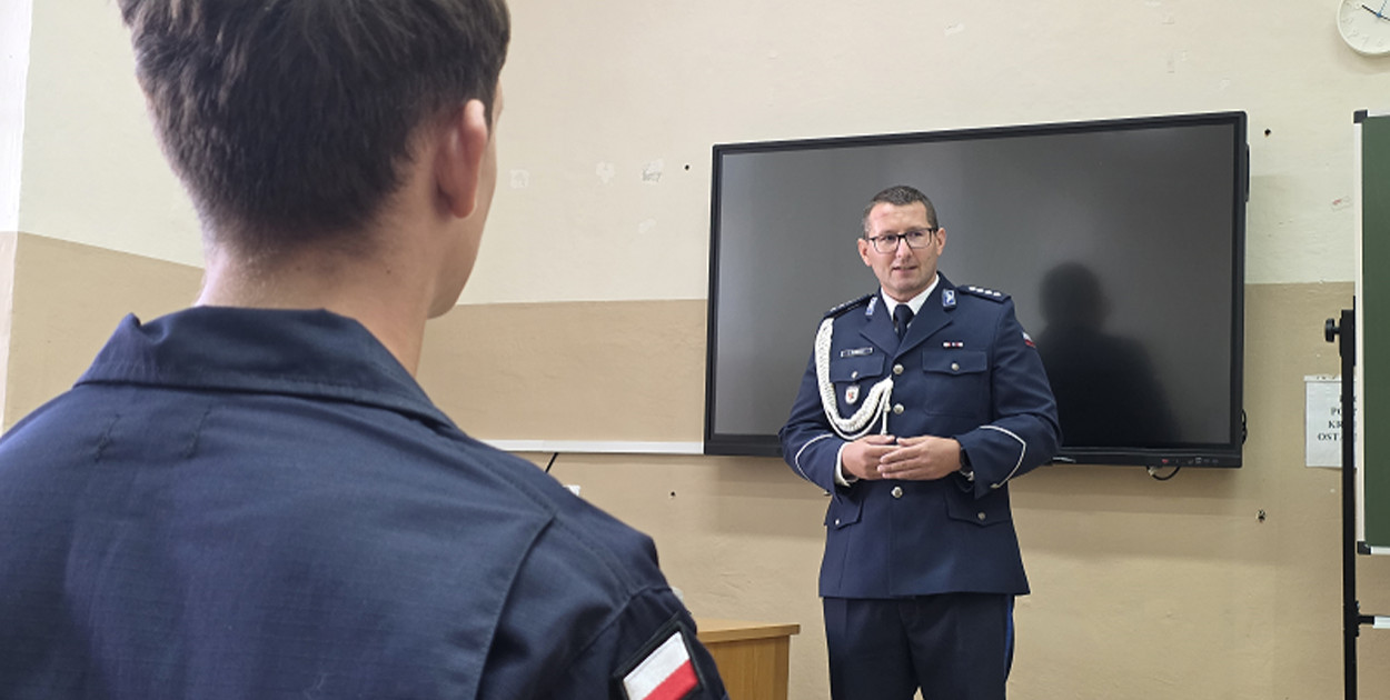 Inauguracja roku szkolnego z udziałem chełmińskich mundurowych