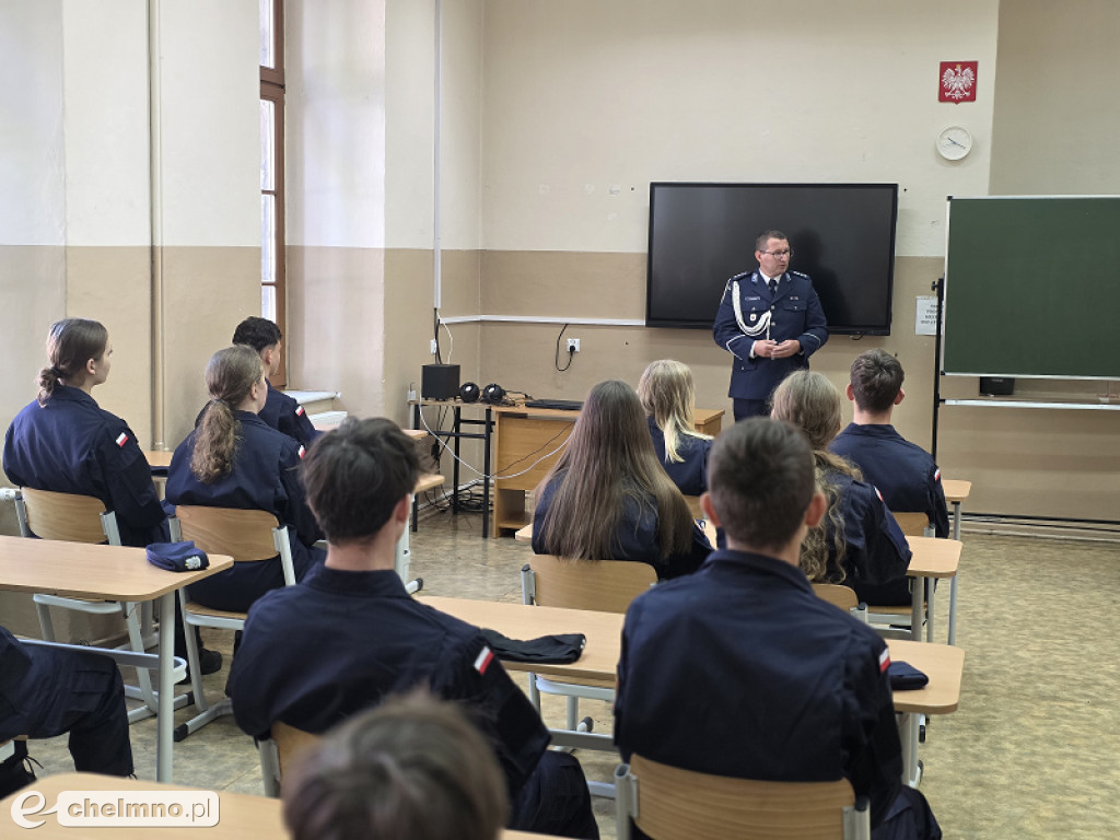 Inauguracja roku szkolnego z udziałem chełmińskich mundurowych