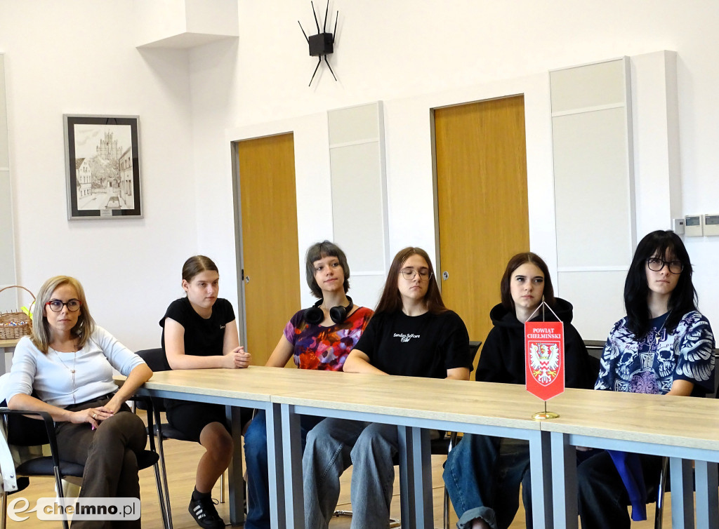 Uczniowie SP 4 w Chełmnie na lekcji w Starostwie
