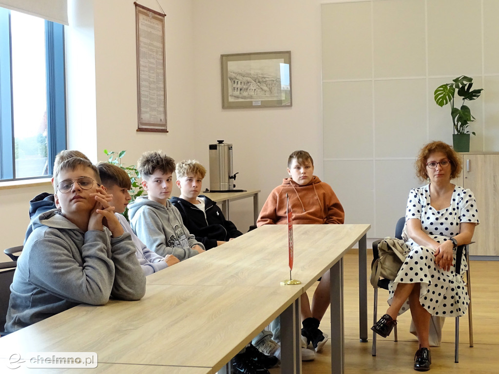 Uczniowie SP 4 w Chełmnie na lekcji w Starostwie