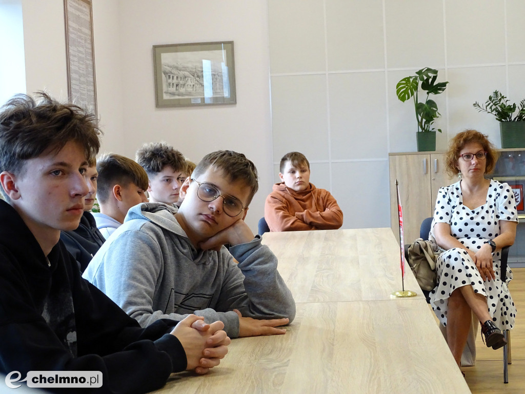 Uczniowie SP 4 w Chełmnie na lekcji w Starostwie