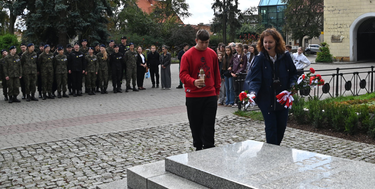 Marsz Pamięci w Chełmnie – młodzież oddała hołd...