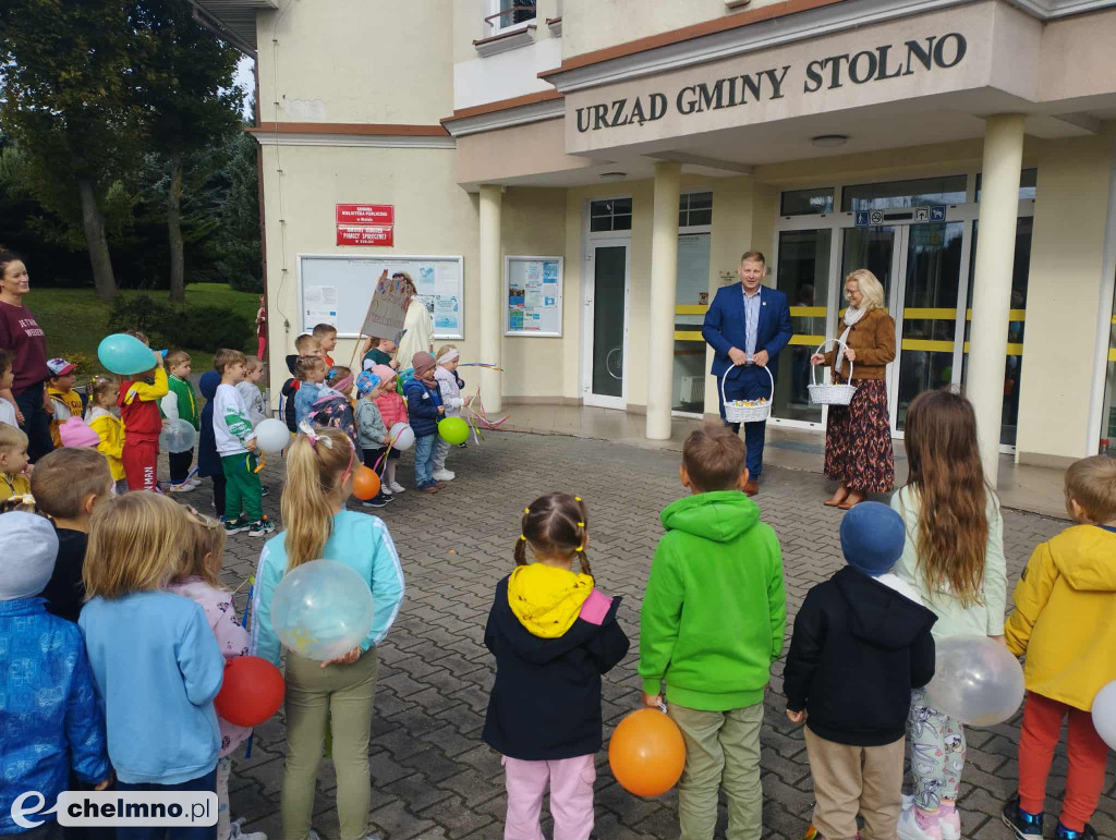 Przedszkolaki odwiedziły Urząd Gminy w Stolnie