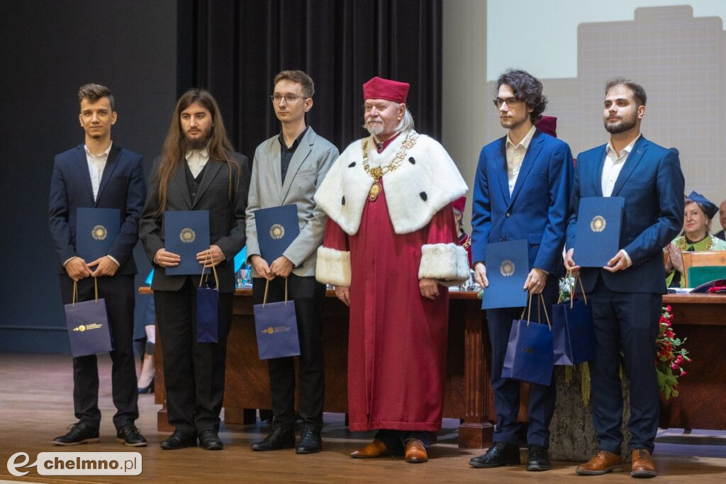 Vivat Academia, vivant Professores!