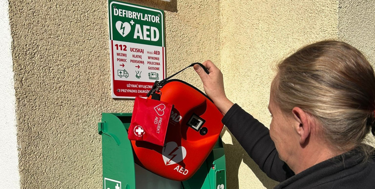 Defibrylator AED w \