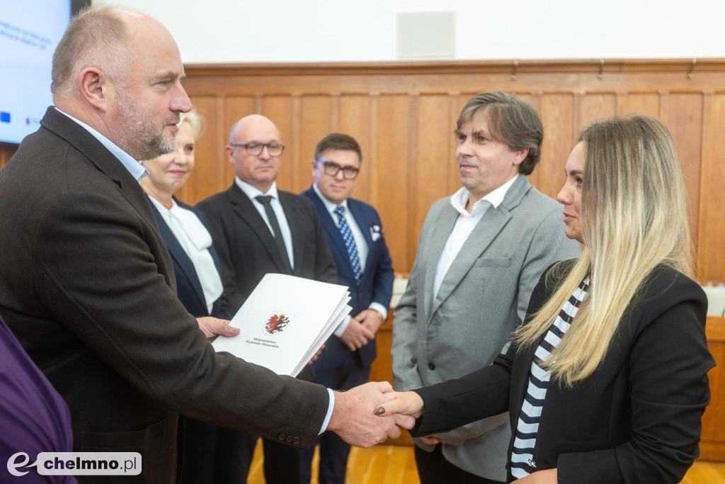 Nowe umowy FEdKP: ambulatoria, OSP, termomodernizacja, włączenie społeczne