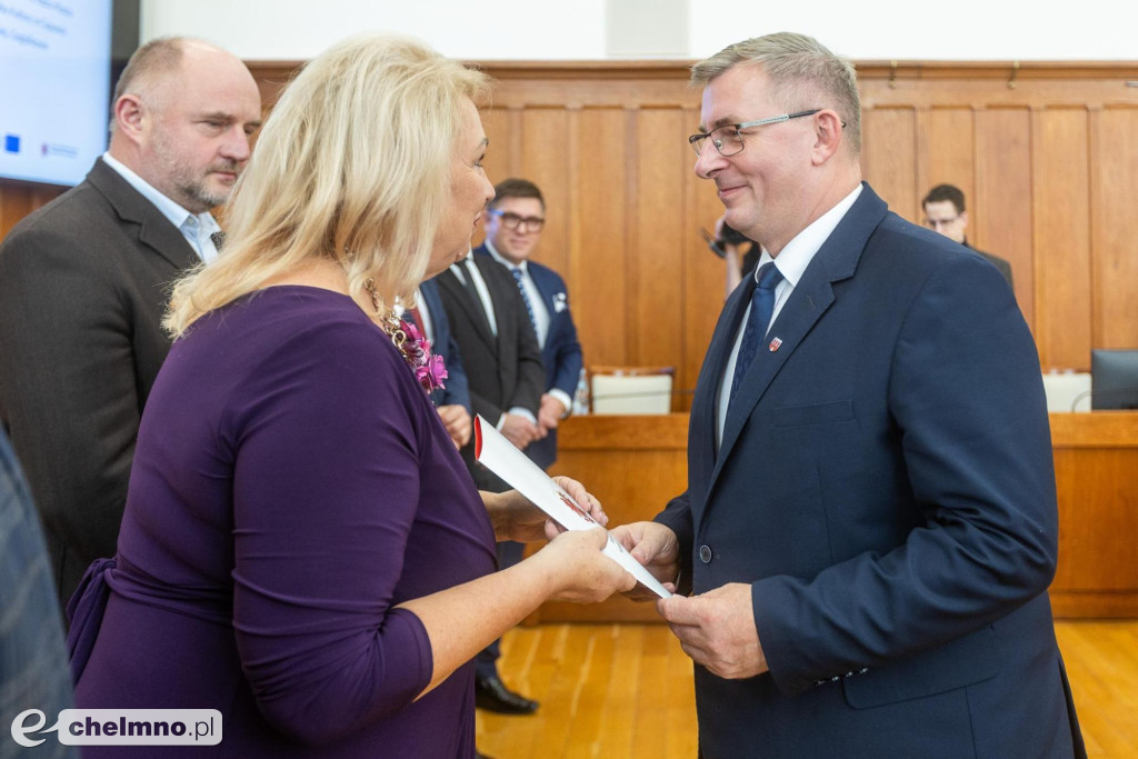 Nowe umowy FEdKP: ambulatoria, OSP, termomodernizacja, włączenie społeczne
