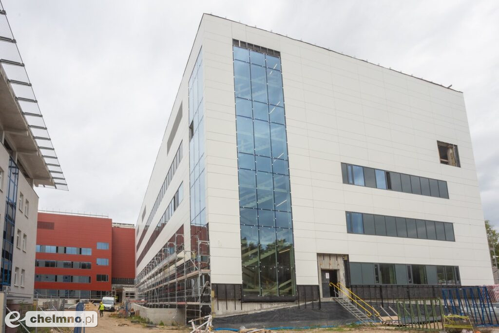 Szpital we Włocławku: deszcz środków, rozbudowa pełną parą