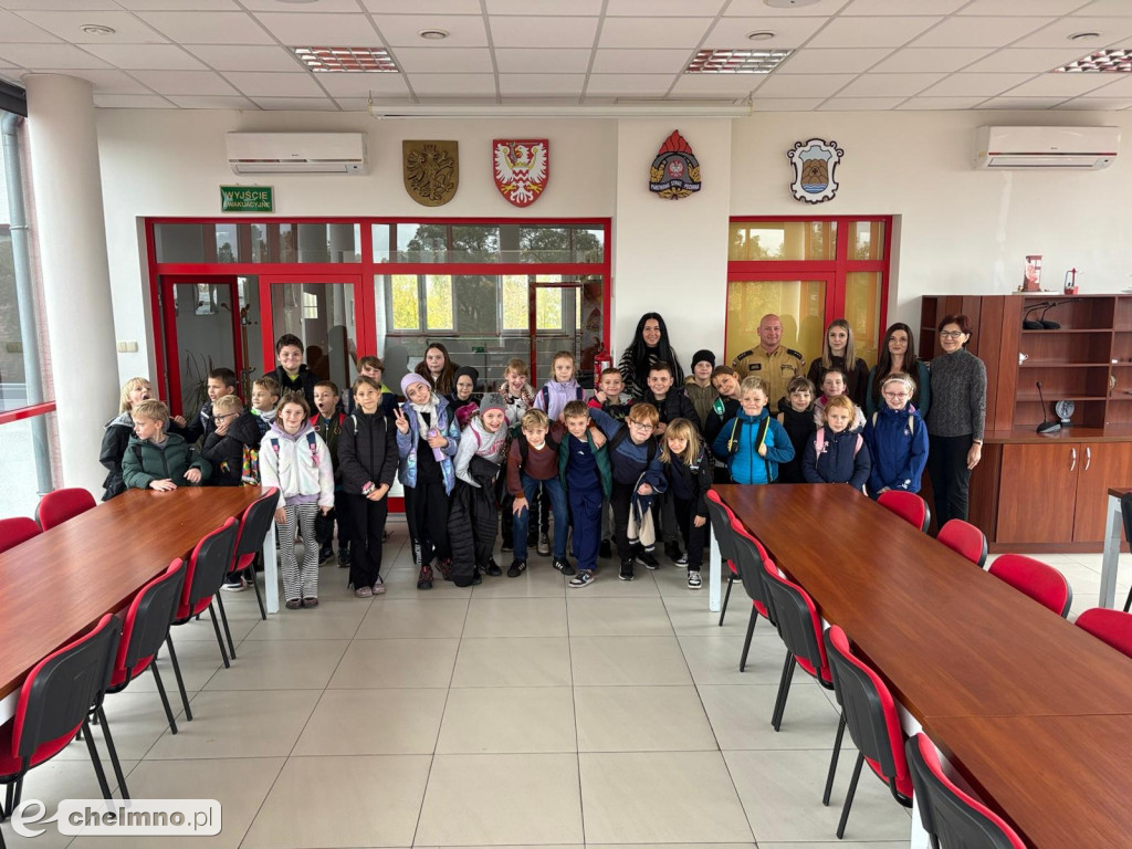 Strażaków odwiedziły dzieci z SP w Małych Łunawach