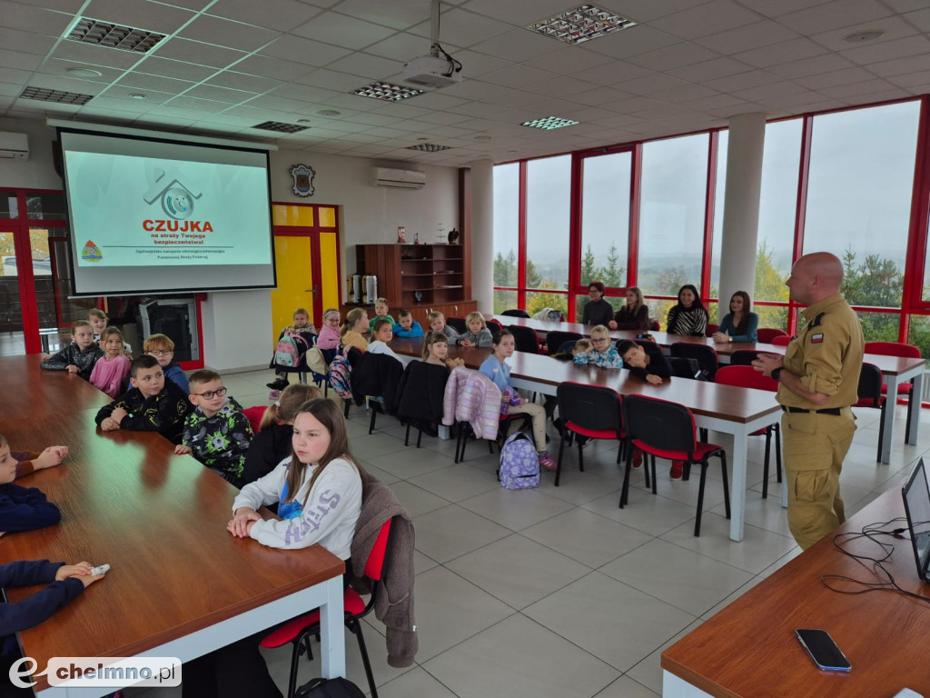 Strażaków odwiedziły dzieci z SP w Małych Łunawach