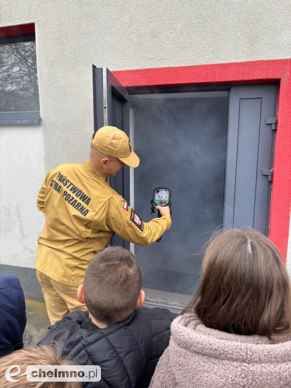 Strażaków odwiedziły dzieci z SP w Małych Łunawach